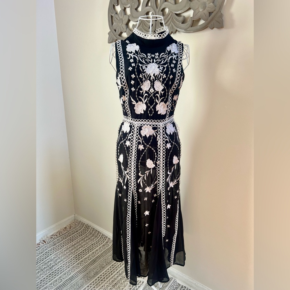 Chic Black and White Floral Maxi Dress